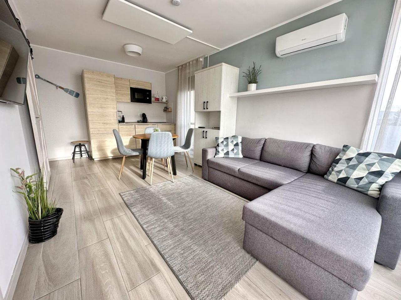 Marina Apartment By Dora Keszthely Exterior foto